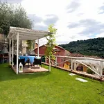 Casa Con Mini Piscina, Giardino E Area Giochi Per Bambini Hébergement de vacances *