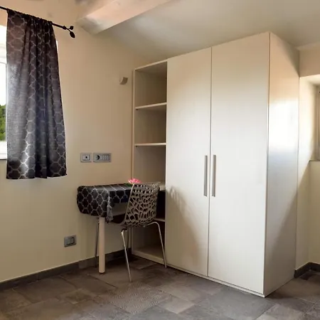 Casa Con Mini Piscina, Giardino E Area Giochi Per Bambini *