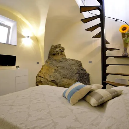 Casa Con Mini Piscina, Giardino E Area Giochi Per Bambini *