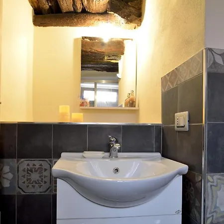 Casa Con Mini Piscina, Giardino E Area Giochi Per Bambini *