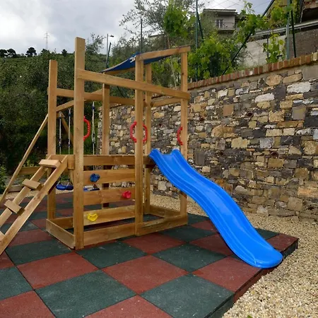 Casa Con Mini Piscina, Giardino E Area Giochi Per Bambini *