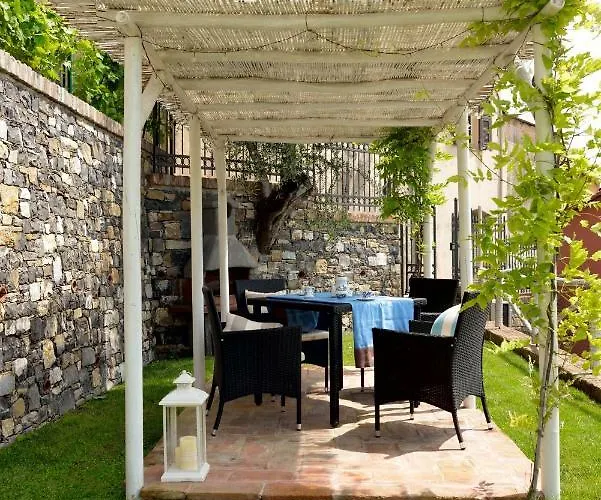 Casa Con Mini Piscina, Giardino E Area Giochi Per Bambini *