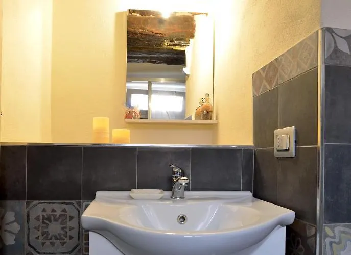 Casa Con Mini Piscina, Giardino E Area Giochi Per Bambini *