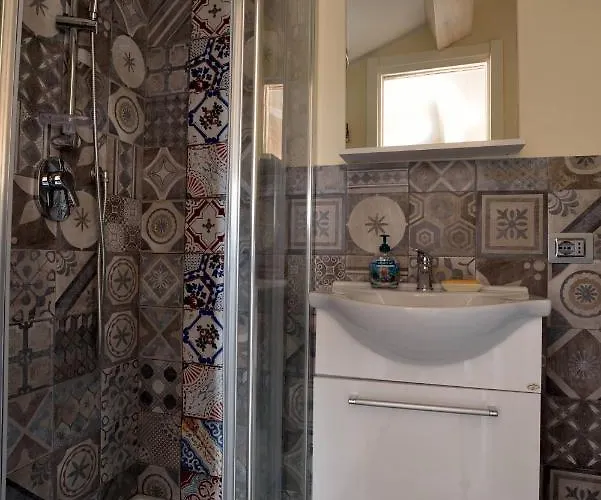 Casa Con Mini Piscina, Giardino E Area Giochi Per Bambini *