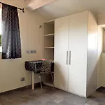 Casa Con Mini Piscina, Giardino E Area Giochi Per Bambini *