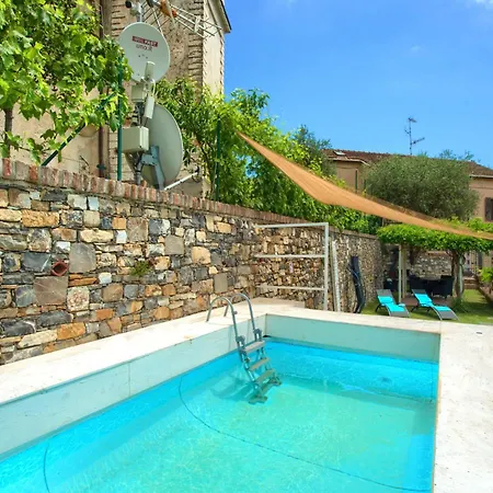 Casa Con Mini Piscina, Giardino E Area Giochi Per Bambini *