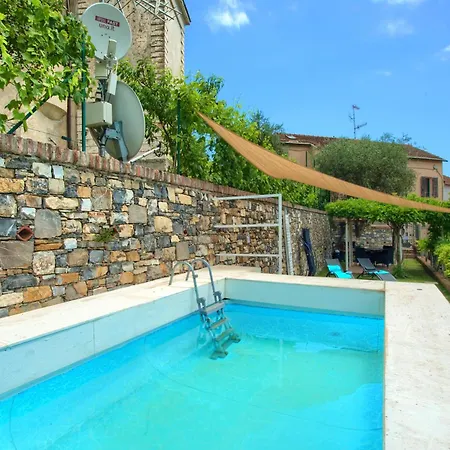 Casa Con Mini Piscina, Giardino E Area Giochi Per Bambini *