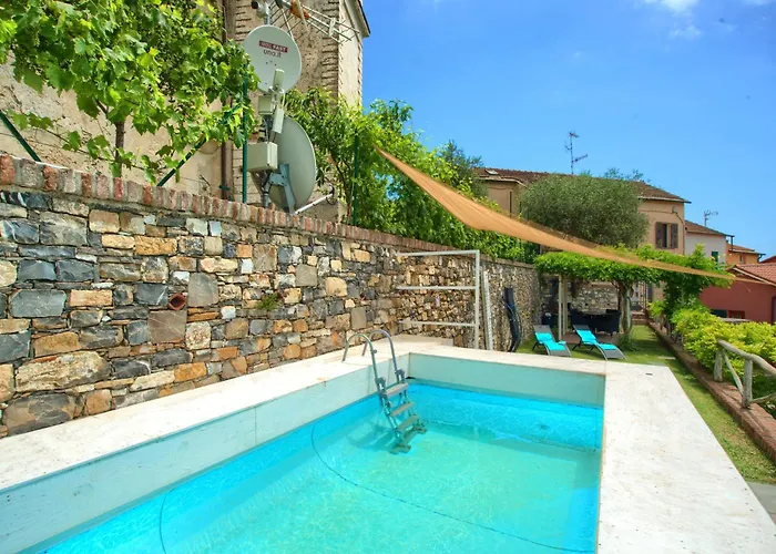 Casa Con Mini Piscina, Giardino E Area Giochi Per Bambini *