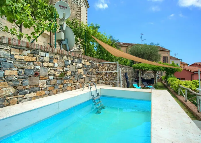 Casa Con Mini Piscina, Giardino E Area Giochi Per Bambini *