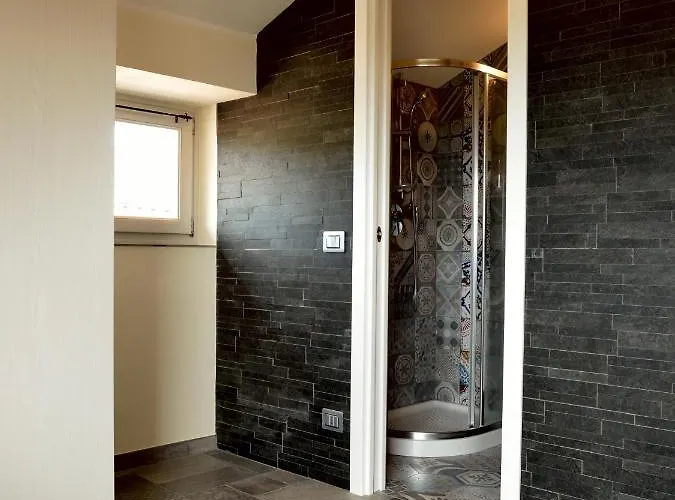 Casa Con Mini Piscina, Giardino E Area Giochi Per Bambini